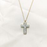 Fio em Aço, c/ Cruz e Brilhantes