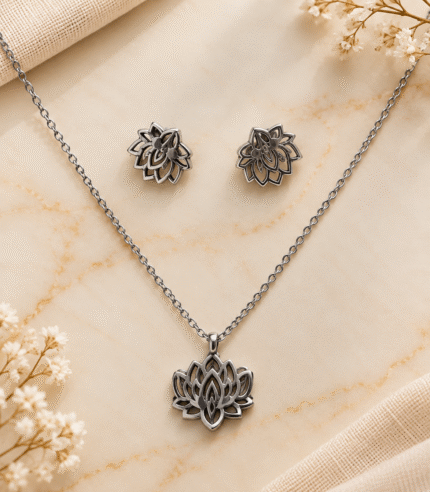 Conj. Fio + Brincos Flor de Lotus Prateado - Aço Inoxidável